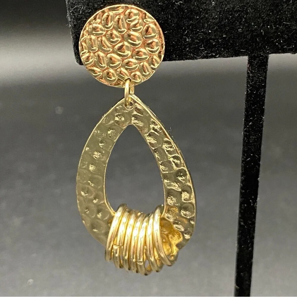 Vintage 80s Hammered Gold Tone Dangly Hoop Earrings - Clip oN - Picture 5 of 11